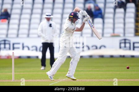 Durham's Colin Ackermann schlug während des ersten Tages des Vitality County Championship Matches im Seat Unique Riverside, Chester-le-Street. Bilddatum: Freitag, 26. April 2024. Stockfoto