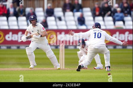 Durham's Colin Ackermann schlug während des ersten Tages des Vitality County Championship Matches im Seat Unique Riverside, Chester-le-Street. Bilddatum: Freitag, 26. April 2024. Stockfoto