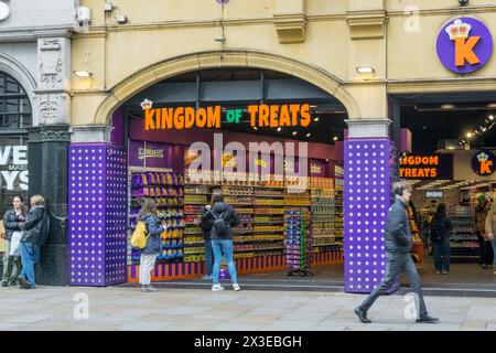 Kingdom of Treats in der Coventry Street, London. Ein Süßwarenladen im amerikanischen Stil, der früher Kingdom of Sweets genannt wurde. Stockfoto