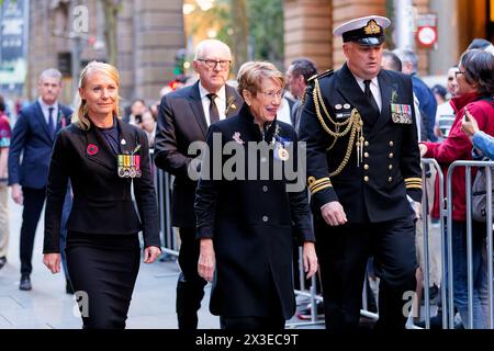 Sydney, Australien. April 2024. Margaret Beazley AC KC Gouverneur von New South Wales und die Vice Regal Party kommen während des ANZAC Day Sunset Service am 25. April 2024 im Martin Place Cenotaph in Sydney, Australien Credit: IOIO IMAGES/Alamy Live News Stockfoto