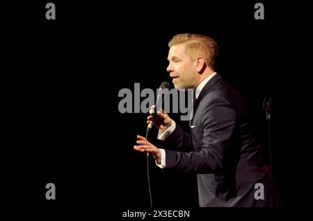 Der deutsche Jazz-Sänger Tom Gaebel im Oberhausener Ebertbad. Der deutsche Jazzsänger Tom Gaebel in Oberhausen. Oberhausen NRW DEUDEGERMANYDEUTSCHLANDALLEMAGNE Stockfoto