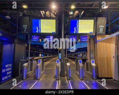 Städtische Verbindungen: Gare de l'Est Open Gates, Paris, Frankreich Stockfoto