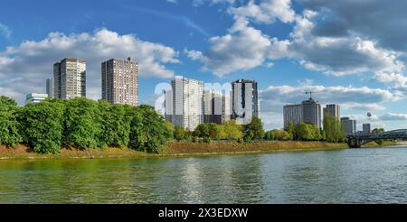 Beaugrenelle, Paris: Pulsierendes urbanes Leben an der seine Stockfoto