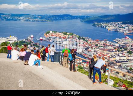 Mount Floyen Sicht in Bergen. Bergen ist eine Stadt und Gemeinde in Hordaland, Norwegen. Stockfoto