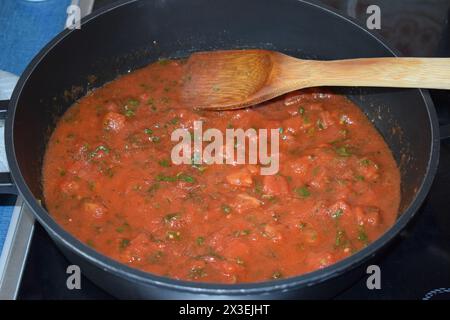 Tomatensauce in einer Pfanne Stockfoto