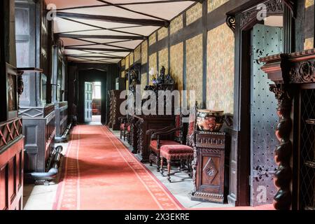 Fachwerkhalle in Speke Hall, Klasse I gelistetes Manor House des National Trust Tudor, Liverpool, England, Großbritannien. Stockfoto