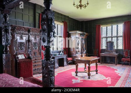 Antike Möbel in Speke Hall, Klasse I, National Trust Tudor Manor House, Liverpool, England, Großbritannien. Stockfoto