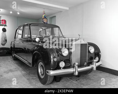 Rolls Royce Phantom Car, das von Königin Elisabeth II. Zwischen 1961 und 2002 in einer Garage in der königlichen Landresidenz von König Karl III. Benutzt wurde Stockfoto