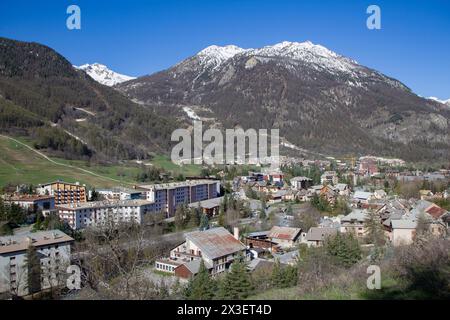 Villeneuve La Salle, Frankreich. April 2024. Das Dorf Villeneuve-la-Salle, Teil der Serre-Chevalier. Foto: Thibaut Durand/ABACAPRESS.COM Credit: Abaca Press/Alamy Live News Stockfoto