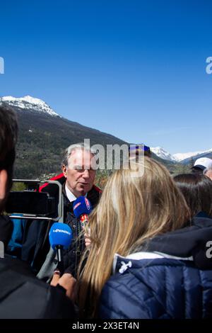 Villeneuve La Salle, Frankreich. April 2024. Renaud Muselier beantwortet Fragen von Journalisten, Frankreich, Hautes-Alpes, Briancon, 24. April, 2024. die künftige gastkommission des Internationalen Olympischen Komitees (IOC) besucht die Infrastrukturen, in denen die Freestyle- und Snowboardveranstaltungen in Serre-Chevalier stattfinden sollten. Foto: Thibaut Durand/ABACAPRESS.COM Credit: Abaca Press/Alamy Live News Stockfoto