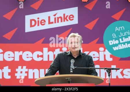 Berlin, Deutschland 26. April 2024: Die linke startet heiße Wahlkampfphase - 26.04.2024 im Bild: Gerhard Trabert parteiloser Kandidat für die linke zur Wahl EU Parlament *** Berlin, Deutschland 26 April 2024 die Linkspartei startet heiße Wahlphase 26 04 2024 im Bild Gerhard Trabert Nichtkandidat für die Linkspartei bei der EU-Parlamentswahl Copyright: xFotostandx/xReuhlx Stockfoto