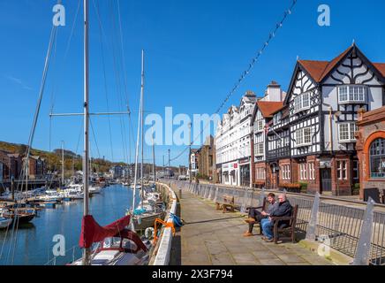 Uferpromenade und Yachthafen in Douglas, Isle of man, England, Großbritannien Stockfoto