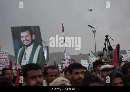 Houthi-Kleidung nahm am 17. Mai 2024 an einem Protest in Solidarität mit dem palästinensischen Volk in Sanaa, Jemen, Teil. Hamza Ali Stockfoto