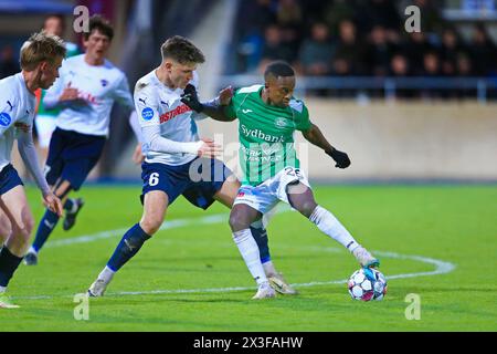 Kopenhagen, Dänemark. April 2024. Nahom Netabay (26) von Naestved BK und Niels Morberg (6) von B.93, die während des NordicBet Liga-Spiels zwischen B.93 und Nasestved BK bei Vanlose Idrætspark in Kopenhagen zu sehen waren. (Foto: Gonzales Photo - Christian Midtgaard). Stockfoto