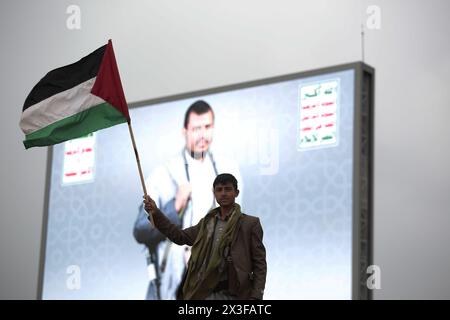 Houthi-Kleidung nahm am 17. Mai 2024 an einem Protest in Solidarität mit dem palästinensischen Volk in Sanaa, Jemen, Teil. Hamza Ali Stockfoto