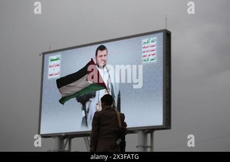 Houthi-Kleidung nahm am 17. Mai 2024 an einem Protest in Solidarität mit dem palästinensischen Volk in Sanaa, Jemen, Teil. Hamza Ali Stockfoto