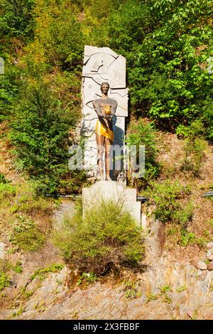 Borjomi, Georgia - 01. September 2021: Prometheus-Denkmal im zentralen Kurpark von Borjomi. Borjomi ist ein Kurort in der Samtskhe Javakheti Region von Georg Stockfoto