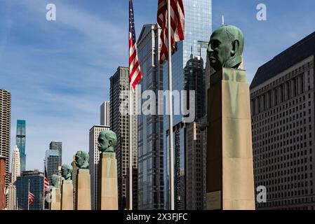 Chicago, Illinois – USA – 22. April 2024: Merchandise Mart Hall of Fame Skulpturen, 1957 von Joseph Kennedy im Merchan in Auftrag gegeben Stockfoto