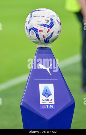 Mailand, Italien. April 2024. Der Ball aus Puma ist bereit für das Spiel der Serie A zwischen Inter und Cagliari bei Giuseppe Meazza in Mailand. (Foto: Gonzales Photo - Tommaso Fimiano). Stockfoto