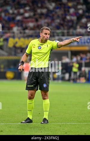 Mailand, Italien. April 2024. Der Schiedsrichter Francesco Fourneau war während des Spiels zwischen Inter und Cagliari bei Giuseppe Meazza in Mailand zu sehen. (Foto: Gonzales Photo - Tommaso Fimiano). Stockfoto