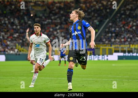 Mailand, Italien. April 2024. Nicolo Barella (23) von Inter war während des Spiels zwischen Inter und Cagliari in Giuseppe Meazza in Mailand zu sehen. (Foto: Gonzales Photo - Tommaso Fimiano). Stockfoto