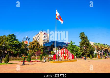 Sotschi, Russland - 04. Oktober 2020: Flaggenplatz auf dem Hauptplatz im Zentrum der Kurstadt Sotschi in der Region Krasnodar, Russland Stockfoto