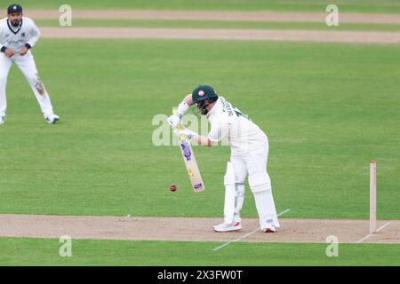 Abgebildet ist Ben Duckett von Notts CCC in Aktion mit dem Fledermaus, der am 26. April 2024 in Birmingham, Großbritannien, für redaktionelle Verkaufszwecke am 1. Tag der V, getroffen wurde Stockfoto