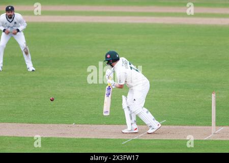 Abgebildet ist Ben Duckett von Notts CCC in Aktion mit dem Fledermaus, der am 26. April 2024 in Birmingham, Großbritannien, für redaktionelle Verkaufszwecke am 1. Tag der V, getroffen wurde Stockfoto