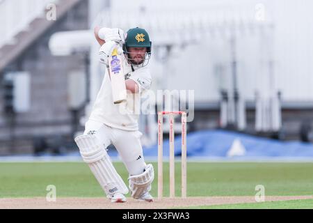 Im Bild ist Ben Duckett von Notts CCC, während er sein halbes Jahrhundert feiert, aufgenommen am 26. April 2024 in Birmingham, Großbritannien, für redaktionelle Verkaufszwecke während Day Stockfoto