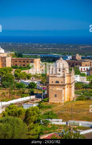 Panoramablick auf Ostuni (Weiße Stadt). Apulien, Italien. Stockfoto