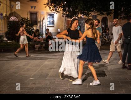 Tanz in den Straßen Stockfoto