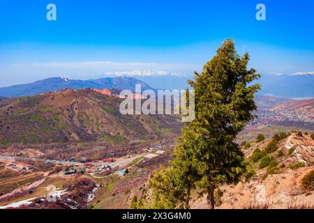 Chimgan Ski Resort Stadt in der Tian Shan oder Tengri Tagh Bergkette in der Nähe von Taskent Stadt in Usbekistan in Zentralasien Stockfoto