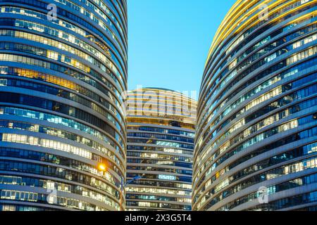 Detail des nächtlichen Wangjing Soho in Shanghai, China, moderne Architektur, kommerzielle Nutzung Stockfoto