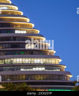 Detail des nächtlichen Wangjing Soho in Shanghai, China, moderne Architektur, kommerzielle Nutzung Stockfoto