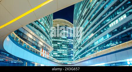 Detail des nächtlichen Wangjing Soho in Shanghai, China, moderne Architektur, kommerzielle Nutzung Stockfoto
