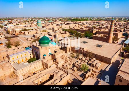 Itschan Kala Luftpanorama. Itchan oder Ichan Kala ist eine alte ummauerte Innenstadt der Stadt Chiwa in Usbekistan. Stockfoto