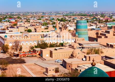 Itschan Kala Luftpanorama. Itchan oder Ichan Kala ist eine alte ummauerte Innenstadt der Stadt Chiwa in Usbekistan. Stockfoto