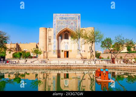 Nadir Divanbegi Khanaka oder Khanqah Nadir Divan-Beghi ist ein Teil des Komplexes Lyabi Hauz in Buchara, Usbekistan Stockfoto