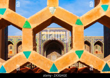 Registan Sher Dor Madrasa ist ein Teil der antiken Stadt Registan, Samarkand in Usbekistan Stockfoto