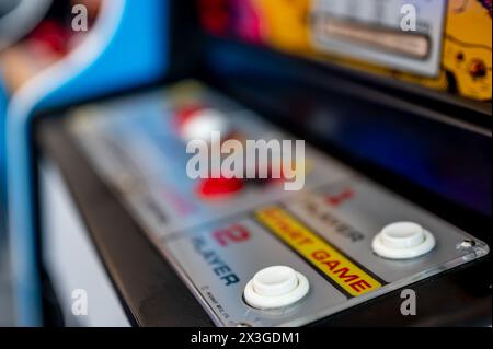 Rochester, New York, USA - 6.13.2023: Retro-Arcade-Spiele im RST International Airport. Stockfoto