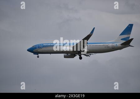 Boeing 737 Flugzeug der Aerolineas Argentinas Fluggesellschaft nähert sich dem Flughafen Buenos Aires Stockfoto