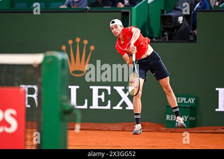 Paris, Frankreich. April 2024. Ugo Humbert während des Rolex Monte-Carlo ATP Masters 1000 Tennis am 12. April 2024 im Monte Carlo Country Club in Roquebrune Cap Martin, Frankreich bei Monaco. Quelle: Victor Joly/Alamy Live News Stockfoto