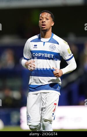 London, Großbritannien. April 2024. Chris Willock von den Queens Park Rangers beim SKY Bet EFL Championship Match der Queens Park Rangers FC gegen Leeds United FC im MATRADE Loftus Road Stadium, London, England, Großbritannien am 26. April 2024 Credit: Every Second Media/Alamy Live News Stockfoto