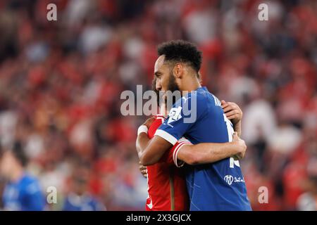 Joao Neves, Pierre-Emeric Aubameyang während des Spiels der UEFA Europa League zwischen SL Benfica und Olympique de Marseille im Estadio da Luz, Lissabon, Portugal. Stockfoto