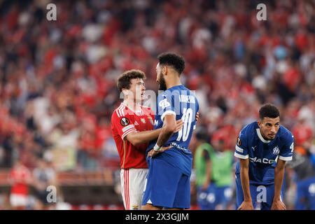 Joao Neves, Pierre-Emeric Aubameyang während des Spiels der UEFA Europa League zwischen SL Benfica und Olympique de Marseille im Estadio da Luz, Lissabon, Portugal. Stockfoto