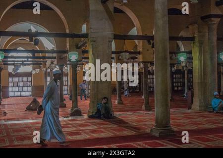 Al Azhar Moschee, angeblich die älteste Universität der Welt, im islamischen Viertel von Kairo, Ägypten Stockfoto