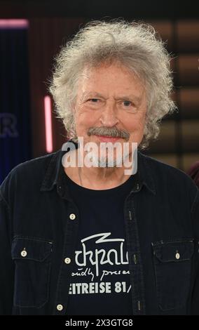 Köln, Deutschland. April 2024. Musiker Wolfgang Niedecken als Gast in der WDR Talkshow Kölner Treff Credit: Horst Galuschka/dpa/Alamy Live News Stockfoto