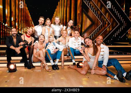 Massimo Sinato, Ann-Kathrin Bendixen, Anastasia Stan, Vadim Garbuzov, Jana Wosnitza, Tony Bauer, Gabriel Kelly, Kathrin Menzinger, Malika Dzumaev, Mark Keller, Ekaterina Leonova und Detlef Soost in der achten Live-Show der 17. Staffel der RTL-Tanzshow Let s Dance im MMC Coloneum. Köln, 26.04.2024 *** Massimo Sinato, Ann Kathrin Bendixen, Anastasia Stan, Vadim Garbuzov, Jana Wosnitza, Tony Bauer, Gabriel Kelly, Kathrin Menzinger, Malika Dzumaev, Mark Keller, Ekaterina Leonova und Detlef Soost in der achten Live-Show der 17. Staffel der RTL Dance Show Let s Dance im MMC Coloneum Köln, 2 Stockfoto