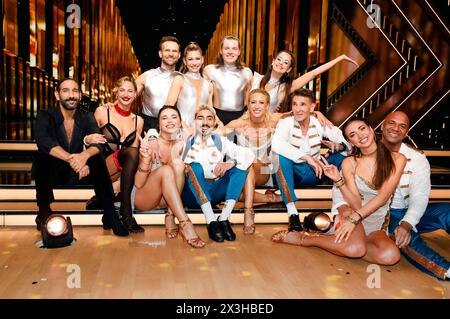 Massimo Sinato, Ann-Kathrin Bendixen, Anastasia Stan, Vadim Garbuzov, Jana Wosnitza, Tony Bauer, Gabriel Kelly, Kathrin Menzinger, Malika Dzumaev, Mark Keller, Ekaterina Leonova und Detlef Soost in der achten Live-Show der 17. Staffel der RTL-Tanzshow Let s Dance im MMC Coloneum. Köln, 26.04.2024 *** Massimo Sinato, Ann Kathrin Bendixen, Anastasia Stan, Vadim Garbuzov, Jana Wosnitza, Tony Bauer, Gabriel Kelly, Kathrin Menzinger, Malika Dzumaev, Mark Keller, Ekaterina Leonova und Detlef Soost in der achten Live-Show der 17. Staffel der RTL Dance Show Let s Dance im MMC Coloneum Köln, 2 Stockfoto