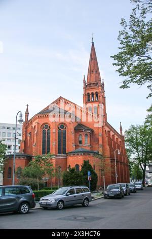 Die Zwölf-Apostel-Kirche ist die Kirche der evangelischen Zwölf-Apostel-Gemeinde im Berliner Ortsteil Schöneberg. Die Zwölf-Apostel-Kirche ist die Kirche der evangelischen Zwölf-Apostel-Gemeinde im Berliner Ortsteil Schöneberg. *** Die zwölf Apostelkirche ist die Kirche der Evangelischen zwölf Apostelgemeinde im Berliner Bezirk Schöneberg die zwölf Apostelkirche ist die Kirche der Evangelischen zwölf Apostelgemeinde im Berliner Bezirk Schöneberg Stockfoto